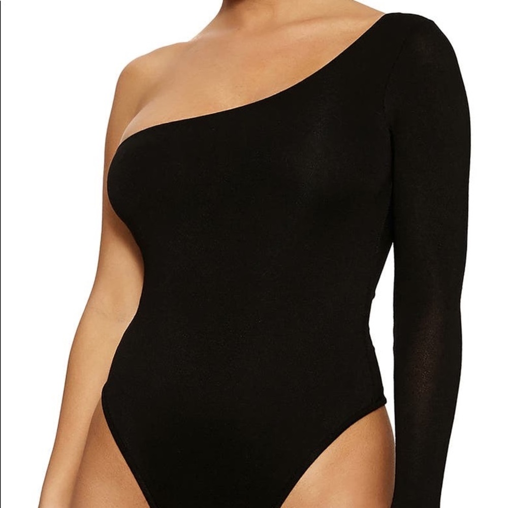 Naked Wardrobe Side Piece Black Bodysuit! One Sleeve/Form Fitting Top 🔥